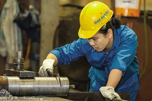 Sản xuất công nghiệp đang tăng trưởng tích cực. Ảnh: Đức Thanh 