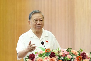  Tổng Bí thư Tô Lâm trao đổi với cử tri - Ảnh TN. 