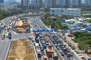 Điểm đầu của cao tốc TP.HCM - Long Thành - Dầu Giây tại nút giao An Phú thường xuyên xảy ra ùn tắc- Ảnh: Lê Toàn