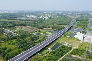 Một đoạn tuyến cao tốc Bến Lức - Long Thành chuẩn bị đưa vào khai thác vào ngày 19/4. 