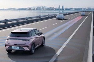 Trung Quốc vừa thắt chặt các quy định liên quan đến công nghệ lái xe tự động cũng như một số tính năng hỗ trợ lái trên ô tô. Ảnh minh hoạ: BYD 