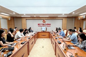 Ông Nguyễn Tân Thịnh chia sẻ với các phóng viên. (Ảnh: Mạnh Tuấn)