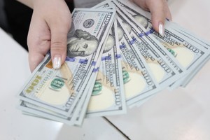 Fed chưa giảm lãi suất vì muốn đảm bảo mục tiêu kép: ổn định thị trường lao động và giá cả