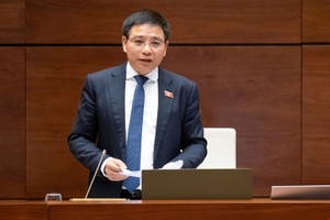 Bộ trưởng Bộ Tài chính Nguyễn Văn Thắng tiếp thu ý kiến đại biểu Quốc hội. 