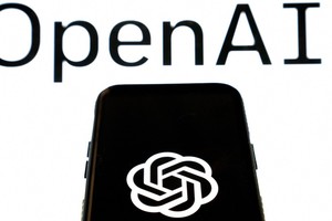 Biểu tượng ChatGPT của Công ty OpenAI tại một văn phòng ở Washington DC. Ảnh: AFP/TTXVN