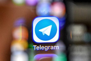 Biểu tượng ứng dụng Telegram trên màn hình điện thoại. Ảnh: AFP/TTXVN