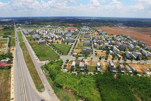 Các đợt sốt đất do yếu tố đầu cơ, kỳ vọng tăng giá hoặc tâm lý đám đông không phản ánh đúng giá trị thật của tài sản, từ đó ảnh hưởng trực tiếp đến công tác thẩm định giá tại các dự án mới.