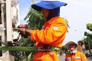 Sửa chữa điện trong mùa nắng nóng. 