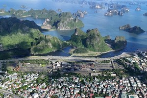 Dự án Bệnh viện Đa khoa tỉnh Quảng Ninh (cơ sở 2) được coi là khu đất vàng do nằm ngay đầu đường ven biển Hạ Long - Cẩm Phả. Ảnh: L.H