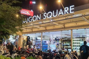 "Điểm nóng" buôn bán hàng giả, hàng nhái Saigon Square vắng vẻ 
