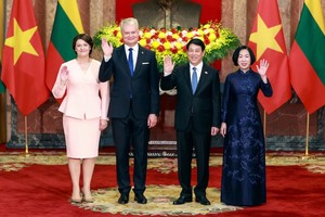 Chủ tịch nước Lương Cường đón, hội đàm với Tổng thống Cộng hoà Lithuania 