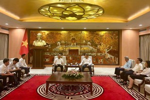 Phó chủ tịch UBND TP. Hà Nội Nguyễn Mạnh Quyền tiếp đoàn Viện Khoa học và Công nghệ Hàn Quốc do ông Park Noh-wan, nguyên Đại sứ Hàn Quốc tại Việt Nam làm Trưởng đoàn. Ảnh: Hoàng Nam.