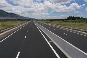 Đẩy nhanh tiến độ 5 dự án thành phần đường bộ cao tốc Bắc - Nam phía Đông 