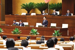 Bộ trưởng Bộ Tài chính Nguyễn Văn Thắng báo cáo giải trình tại phiên thảo luận tại hội trường của Quốc hội 