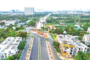 Dự án Xây dựng, mở rộng Quốc lộ 50 được đẩy nhanh tiến độ sau khi nhà thầu được bàn giao 100% mặt bằng sạch để thi công. Ảnh: Diệu Bình