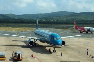 Sân đỗ và đường lăn Cảng hàng không quốc tế Phú Quốc. 