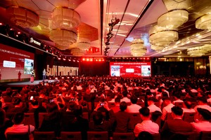 Gần 2.000 chuyên viên kinh doanh khuấy đảo sự kiện ra quân dự án Sun Feliza Suites (Ảnh: Ánh Dương)