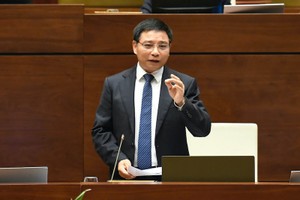 Bộ trưởng Bộ Tài chính Nguyễn Văn Thắng hồi âm ý kiến đại biểu. 