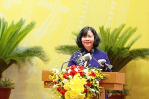 Bí thư Thành ủy Bùi Thị Minh Hoài yêu cầu HĐND Thành phố thảo luận các nghị quyết với tầm nhìn dài hạn, tư duy đổi mới, dám nghĩ, dám làm, dám chịu trách nhiệm. Ảnh: Thanh Hải.