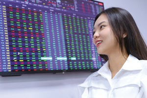 Dòng tiền lan tỏa trên thị trường tạo điều kiện cho cổ phiếu của doanh nghiệp đang trong quá trình tái cơ cấu tăng giá 