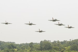 "Đàn chim sắt" diễn tập trên thao trường A80 