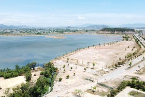 Dự án Khu đô thị Du lịch - Văn hóa - Thể thao hồ Phú Hòa từng do Công ty cổ phần Tập đoàn Phúc Lộc thực hiện với diện tích rộng 325 ha, tổng mức đầu tư trên 5.000 tỷ đồng (theo hình thức hợp đồng xây dựng - chuyển giao). 