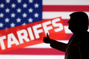 Các nhà sản xuất toàn cầu tìm cách ứng phó với khủng hoảng thuế quan 