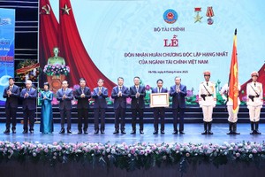 Tổng Bí thư Tô Lâm trao Huân chương Độc lập hạng Nhất cho Bộ Tài chính 