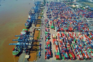 Cảng Cát Lái TP.HCM.