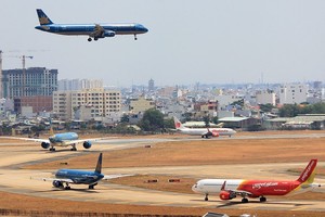 Sân bay Tân Sơn Nhất hiện đang quá tải nên việc chuyển các chuyến bay quốc tế sang Sân bay Long Thành sẽ giảm tải rất lớn cho Tân Sơn Nhất 