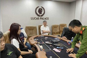 Hai “ông trùm” chi tiền quảng cáo, lôi kéo con bạc người nước ngoài vào Poker Lucas Palace