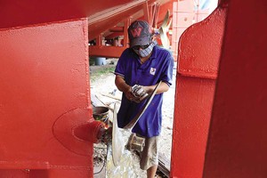 Kinh doanh dịch vụ đóng mới, hoán cải, sửa chữa, phục hồi phương tiện thủy nội địa là ngành nghề không cần thiết phải kiểm soát theo cơ chế tiền kiểm (Ảnh: Đức Thanh) 