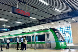 Metro Hà Nội đã trở thành lựa chọn quen thuộc của hàng triệu lượt người dân sau hơn 3 năm hoạt động. Ảnh: Linh Nguyễn