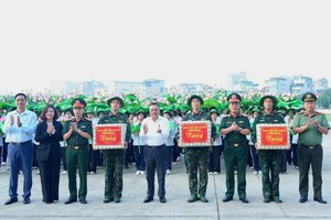 Chủ tịch Hà Nội thăm các khối tập luyện diễu binh, diễu hành kỷ niệm A80 