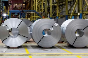 Các cuộn thép tại nhà máy ở Ontario, Canada. Ảnh minh hoạ: REUTERS/TTXVN