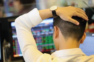 Dòng tiền càng hưng phấn, cổ phiếu phòng thủ càng trở nên yếu thế