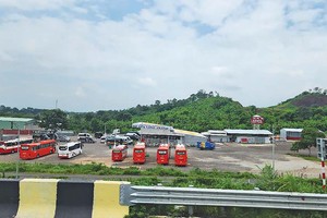 Trạm dừng nghỉ tạm trên cao tốc Dầu Giây - Phan Thiết.