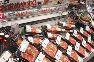 Thịt bò được bày bán tại siêu thị ở Tokyo, Nhật Bản. (Ảnh: Kyodo/TTXVN)
