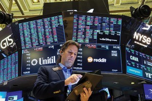 Chứng khoán Mỹ: Hai lực đẩy trái chiều