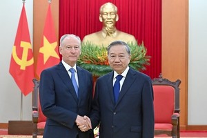 Tổng Bí thư Tô Lâm (phải) và ông Nikolai Patrusev.