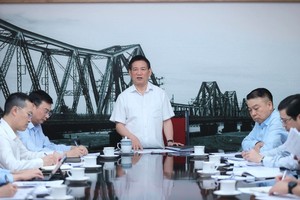 Phó Thủ tướng Hồ Đức Phớc đề nghị Ngân hàng Nhà nước Việt Nam mở ngay trang thông tin điện tử về giá vàng để minh bạch giá vàng; nghiên cứu để thành lập sàn vàng; trong tháng 9 phải ban hành thông tư hướng dẫn Nghị định 232/2025/NĐ-CP.