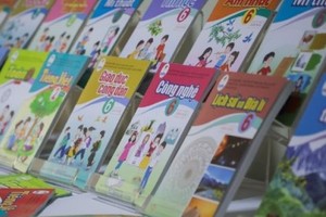 Thống nhất một bộ sách giáo khoa trên toàn quốc: Mở lối cho giáo dục công bằng 