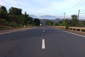 Một đoạn Quốc lộ 20 qua Lâm Đồng.