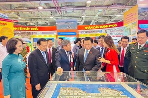 Quảng Ninh khai mạc Triển lãm thành tựu phát triển kinh tế - xã hội
