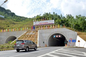 Hầm đường bộ Cù Mông hiện hữu. 
