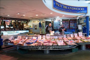 Một quầy bán thịt tại chợ ở Manchester, Anh. Ảnh: THX/TTXVN