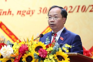 Ông Nguyễn Duy Lâm, Bí thư Tỉnh ủy trình bày tóm tắt báo cáo chính trị.