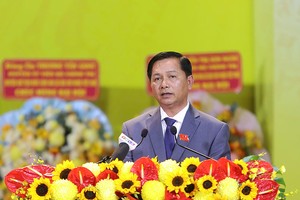 Tân Bí thư tỉnh Vĩnh Long Trần Văn Lâu phát biểu nhận nhiệm vụ trước Đại hội