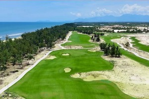 Một sân golf tại khu vực ven biển TP. Huế. (Ảnh nguồn: goldensandsgolf.vn)