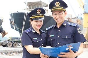 Hoạt động nghiệp vụ của Hải quan cửa khẩu Cảng Nghi Sơn. Ảnh: Đỗ Đức.